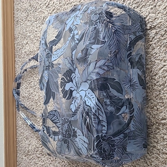 PINK Victoria's Secret Blue Leaf Print Tote With Accesory Pouch - Picture 6 of 6